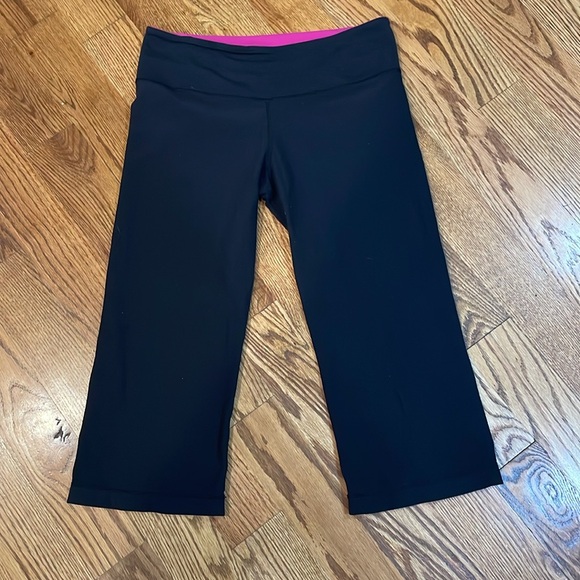 Women’s Lululemon Wide Leg Crop Black Capri Pants. Size 8. Excellent Condition. - Picture 3 of 12